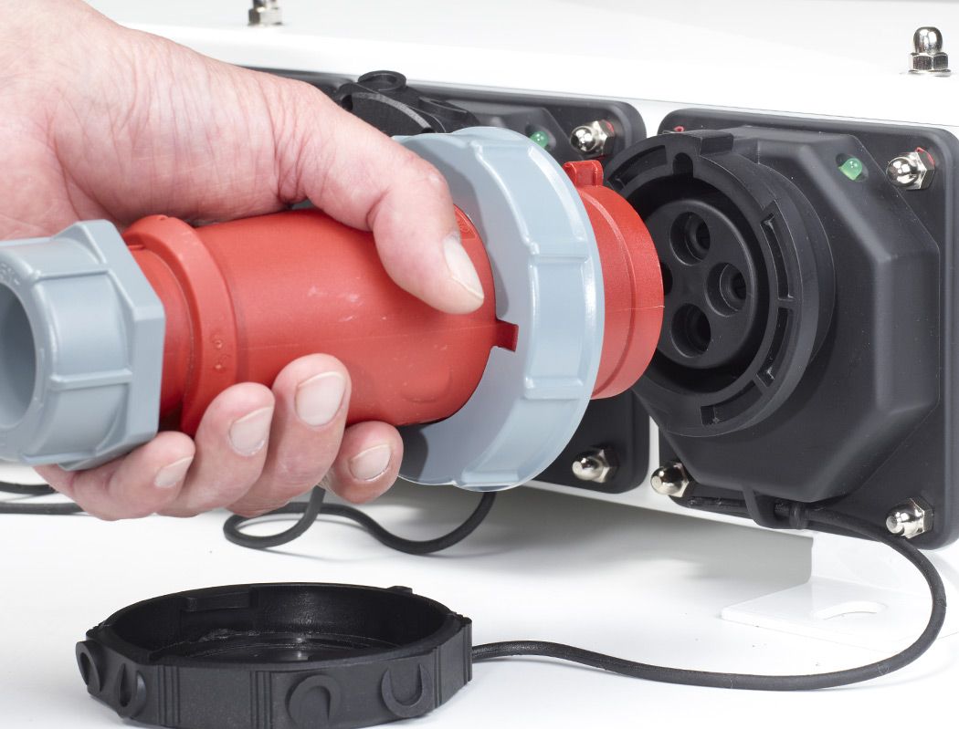 VARITAIN<sup>&reg;</sup> PushIn reefer container socket power port